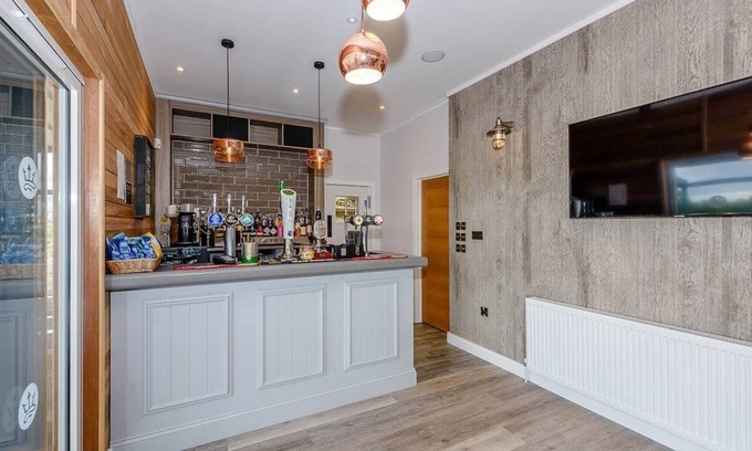 Penrith Ski Chalet | The ’Deluxe Collection’ at Ullswater Heights takes lodge holidays to the next level.