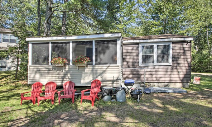 Raymond Cabin | 'The Den' Raymond Home w/200 Feet of Sandy Beach!