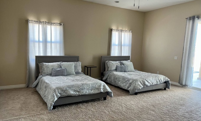 Hesperia House | The Desert Den - cozy home with a nice view!