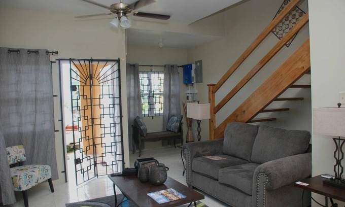 Runaway Bay Apartment | The Discovery Bay Lux Apartment