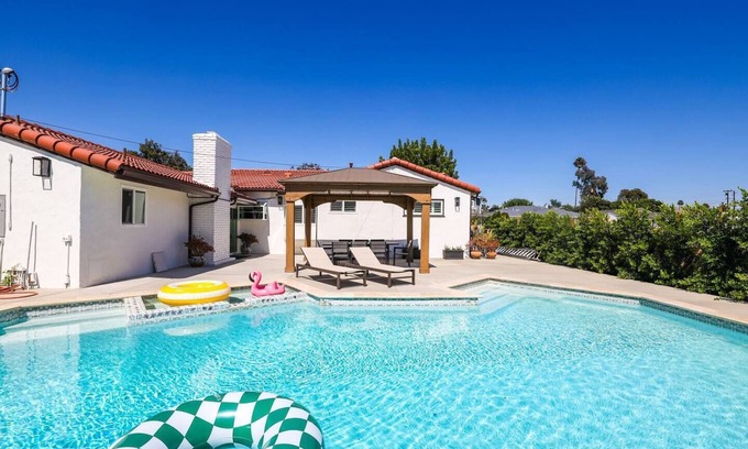 Tustin House | The Disneyland Pool Villa