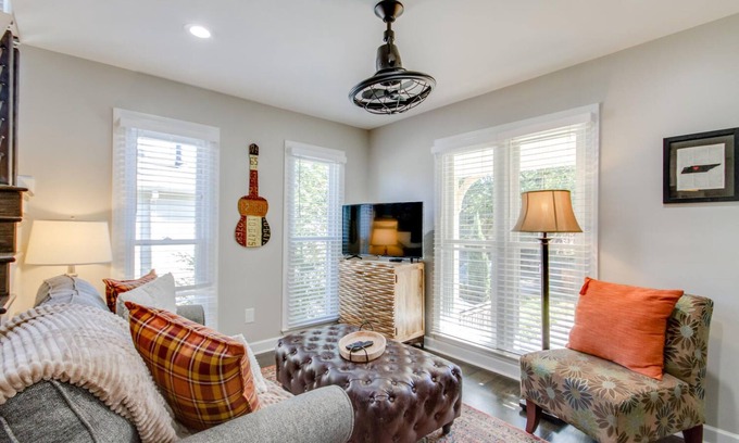 Hillsboro West End House | The Dolly★Explore Hillsboro Village on foot★Free Parking, 9 mins to downtown!