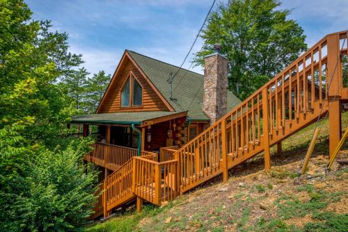 Sevierville House | The Dreamers Nest Sevierville Cabin with Hot Tub!
