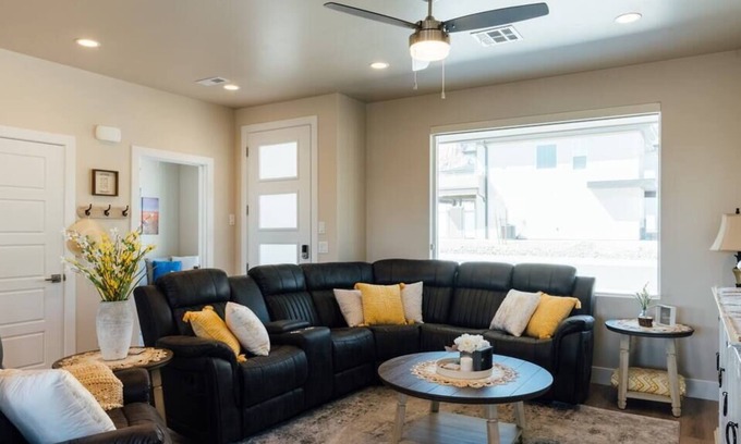 Hildale House | The Dunes-3Bed, 3Bath, Hot Tub