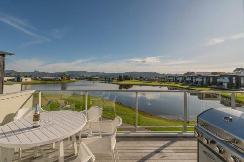 Matarangi Apartment | The Dunes Lake View - Welcome Gift on arrival