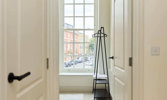 St. Dunstan's Apartment | The East London Mile Crib - Bright 2bdr Flat