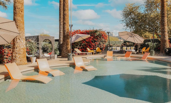 Governmental Mall Hotel | The Egyptian - Retro Modern Motel - Room 202