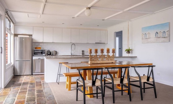 Bicheno House | The 'Elusive Penguin' - Perfect holiday house