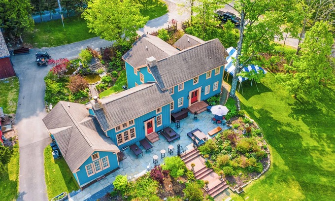 Franklin Springs Resort | The entire Resort. Farmhouse and Schoolhouse!