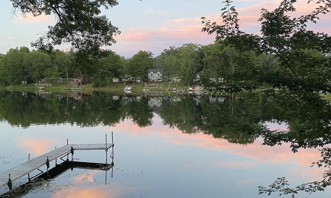 Harrison Cottage | The Escape at Bluegill Lake! No Cleaning Fee Lakefront Family Friendly, Fishing!