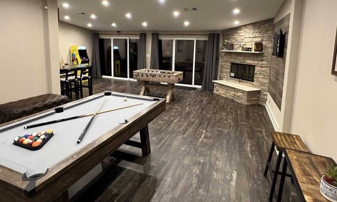 Cross Mountain House | The Escape -Family friendly, Close to Fiesta Texas