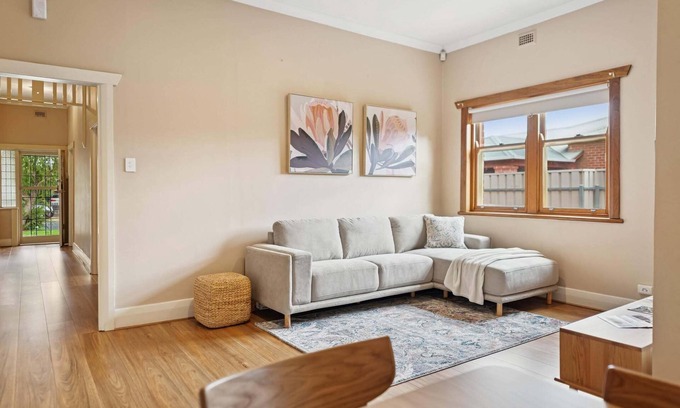 Evandale House | The Evandale CottagenFor a comfortable convenient stay