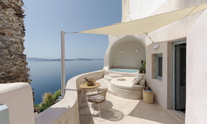 Fira Villa | The Exotic Cave Suite