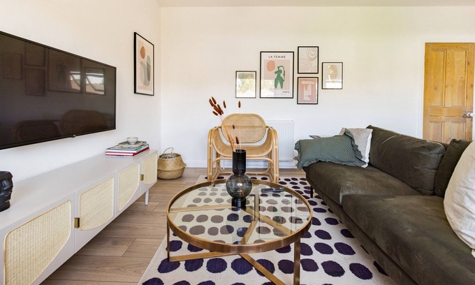 East Finchley Apartment | The Finchley Bolthole - Delightful 2BDR Flat