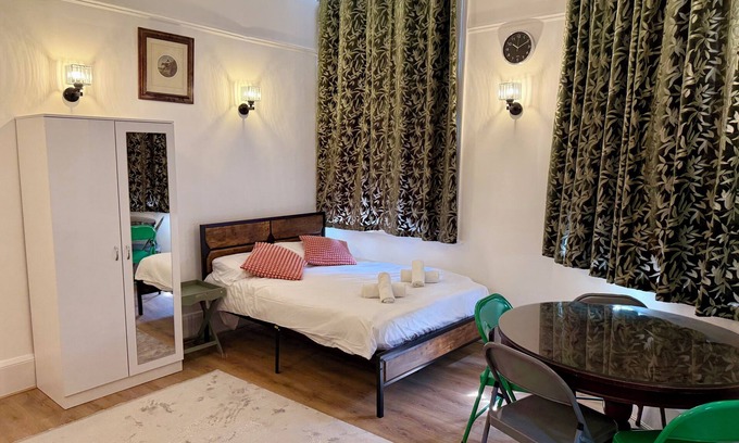 Fortis Green Apartment | The Finchley Grand Flat I