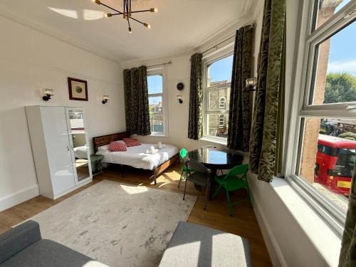 East Finchley Apartment | The Finchley Grand Flat I