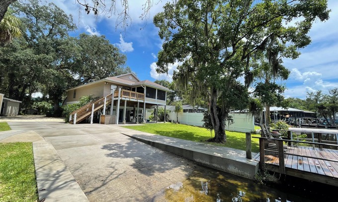 Homosassa House | The Fish House - AWESOME BOAT RAMP -Waterfront -Scalloping-Fishing