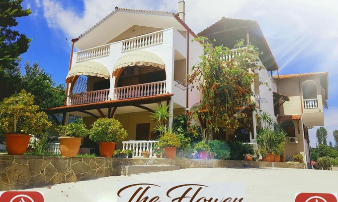 Toroni Apartment | THE FLOWER APARTMENTS