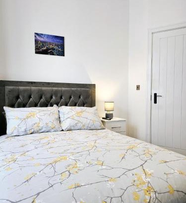 Newham House | The Forest Residence