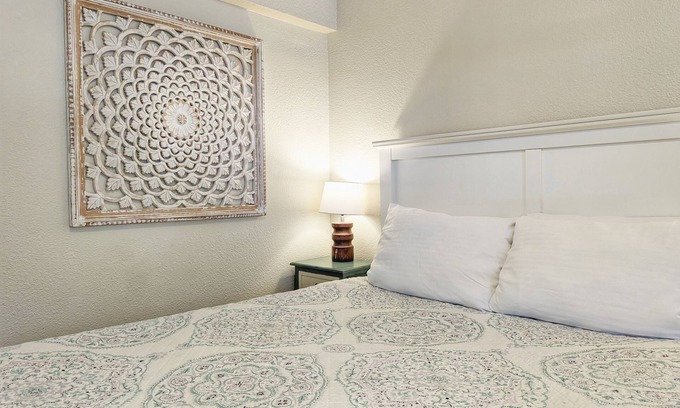 Manitou Springs Hotel | The Fountain Creek Inn of Downtown Manitou Springs [#202]n