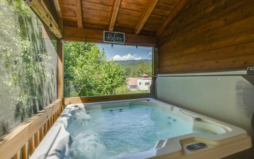 White Oak Lodge Villa | The Foxtail Lodge