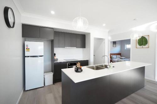 Park Ridge House | The Fresh Nest - Brand-New Home for Work & Rest