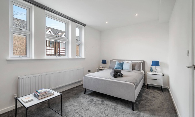 Munster Apartment | The Fulham Gem !