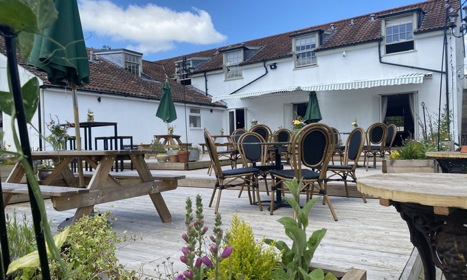 Rudge Bed & Breakfast | The Full Moon Inn