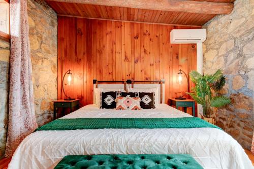 Waynesville Apartment | The Furry Lodge Suite 9