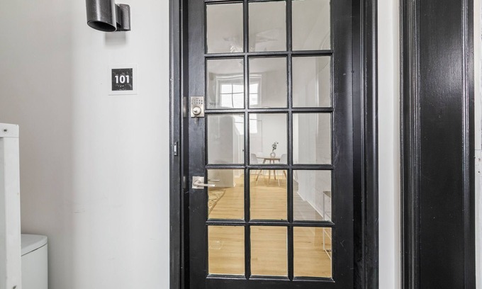 Old Town Alexandria Condo | The Gallery Unit 101