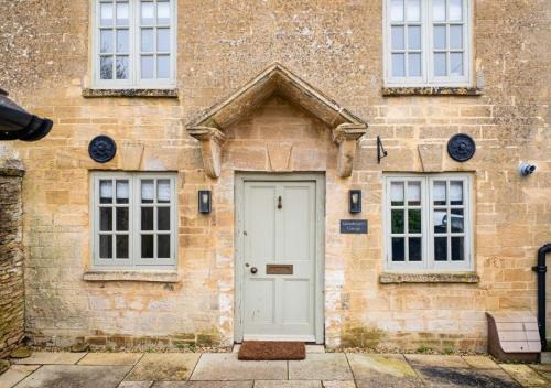 Leafield House | The Gamekeeper's Cottage - Stunning 2 Bed!