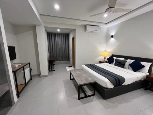 F-8 Sector House | The Garden Hotel