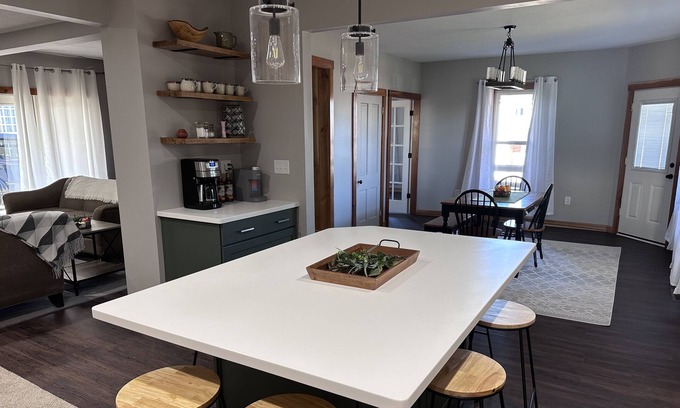 Sugarcreek House | The Gathering Place on Maple has room for everyone! Spacious house -quiet town.