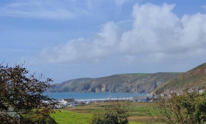 Roch House | The Gazebo, Holiday Home Newgale, Sleeps 3, 2 bedrooms, bathrooms