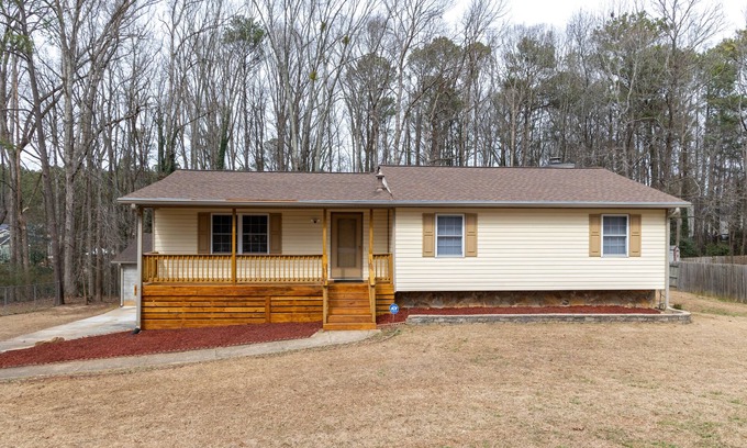 Jonesboro House | The Gem Of Jonesboro. Quiet Neighborhood, close to major Interstate & retailers.