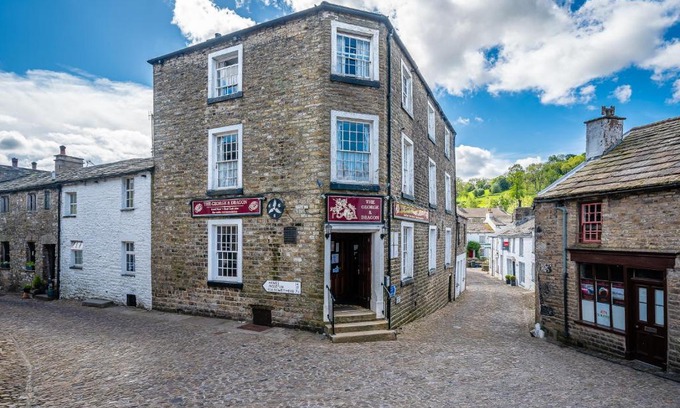 Dent Bed & Breakfast | The George and Dragon