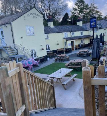 Dolphin Hotel | The Glan Yr Afon Inn