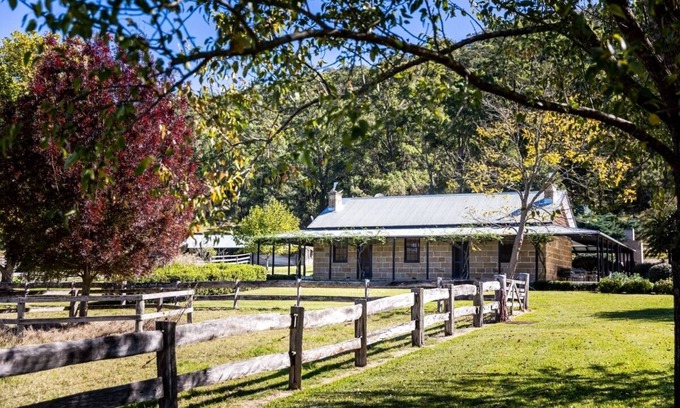 Wollombi House | The Glen - Stunning Sandstone Cottage