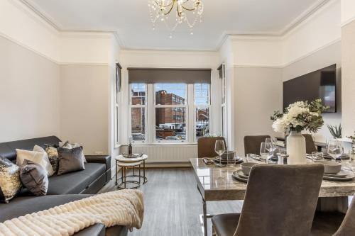 Edgware House | The Grand Edwardian 3 Bedroom Apartment