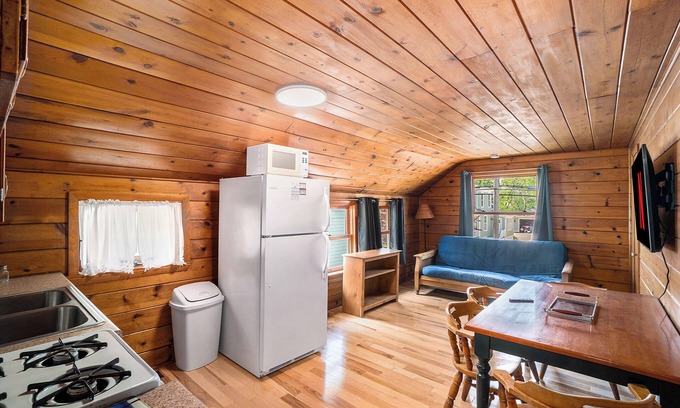 Grand Haven Apartment | ☀️🌊 The Grand Inn: Apartment Hotel in Downtown Grand Haven Unit 4 ➠ 108