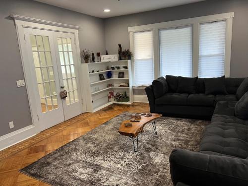 East Orange House | The Grand Parkway is a unique getaway with charm!