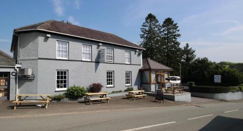 Llanwnen Hotel | The Grannell