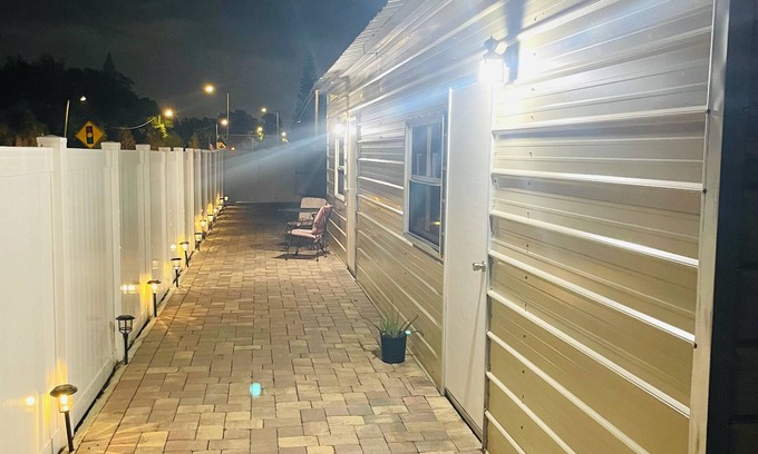 Pinecrest West Park Apartment | The Great Getaway in Tampa Bay
