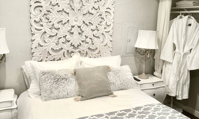 Vancouver Apartment | The Grey Getaway, a New, Quiet, One Bedroom Apartment!