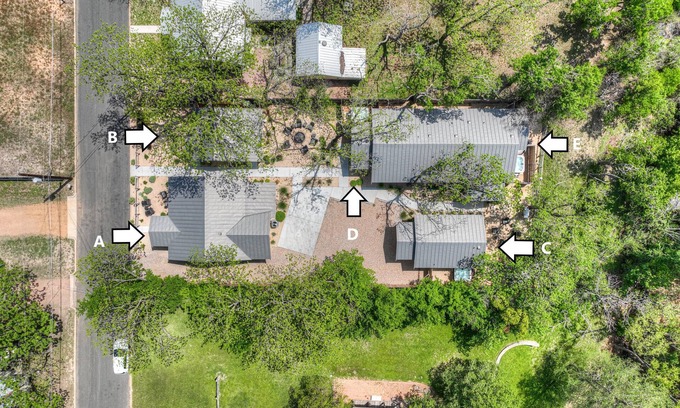 Fredericksburg Cottage | The Grove E With Hot Tub & King Bed - 2 Blks to Main