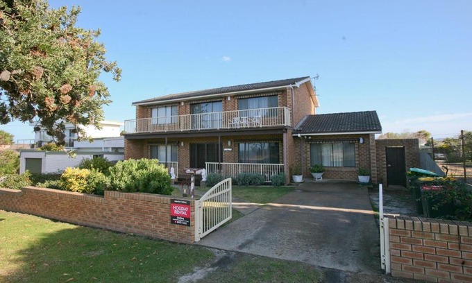 Bermagui House | The Gull Ocean views family home Bermagui