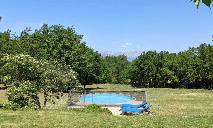 Trets House | The Gynestas and his girlfriend the Ste Victoire