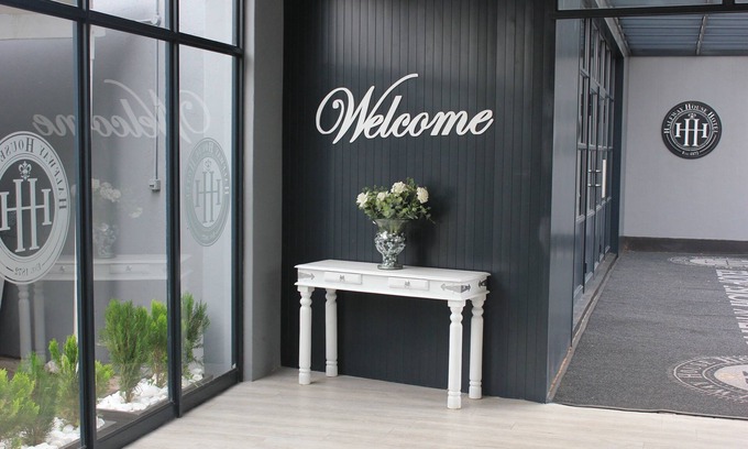 Kimberley Hotel | The Halfway House Hotel