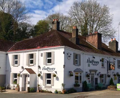 Polbathic Bed & Breakfast | The Halfway House Pub and Kitchen