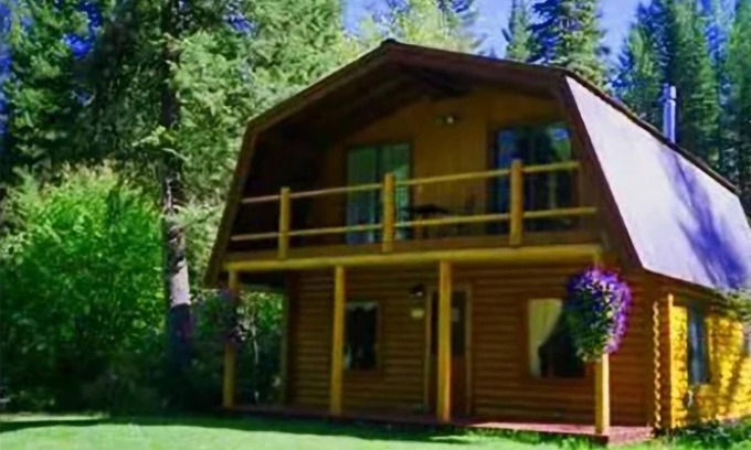 Martin City Cabin | The HAPPY ELK 8.4 ni. to Glacier Park NO/TAX. Beautifull cabin, medow with view